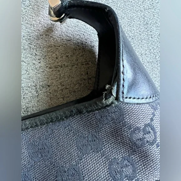 Gucci Jackie monogram with chain strap